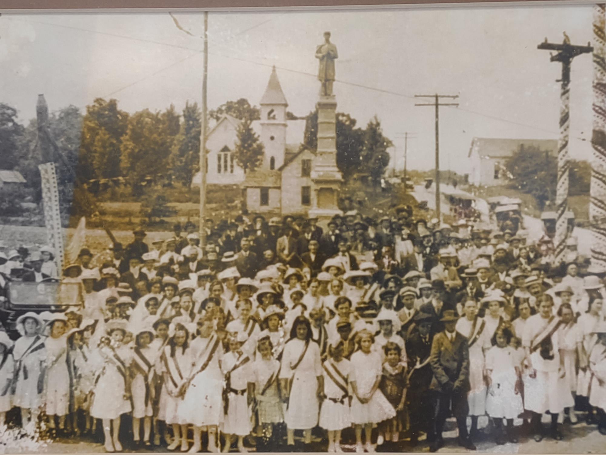 1913 monument dedication